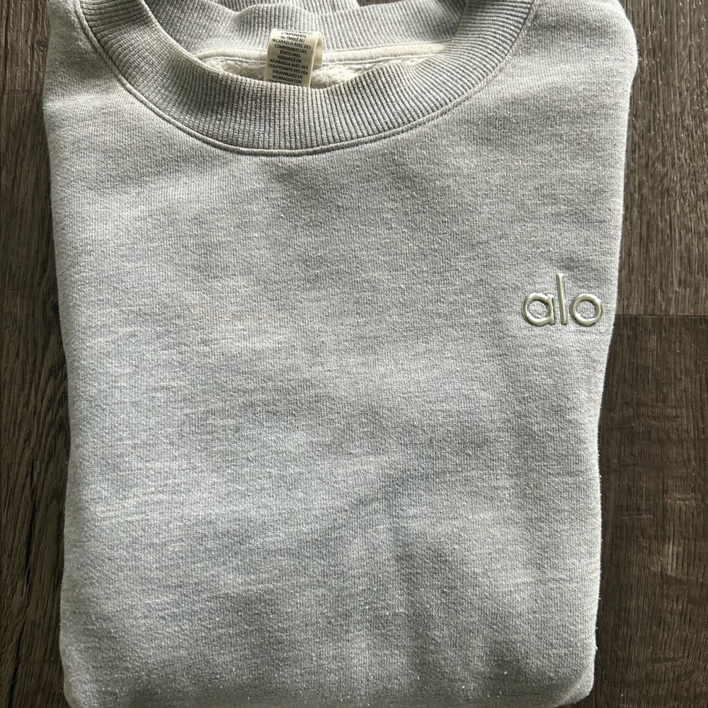 ALO Accolade sweater in “athletic grey”